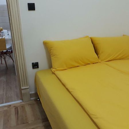 Sweet Yellow Apartment Beograd Ngoại thất bức ảnh