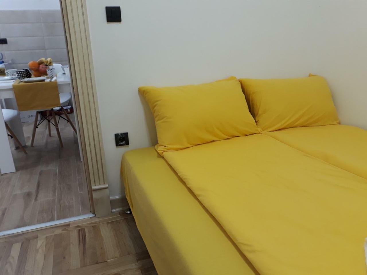 Sweet Yellow Apartment Beograd Ngoại thất bức ảnh