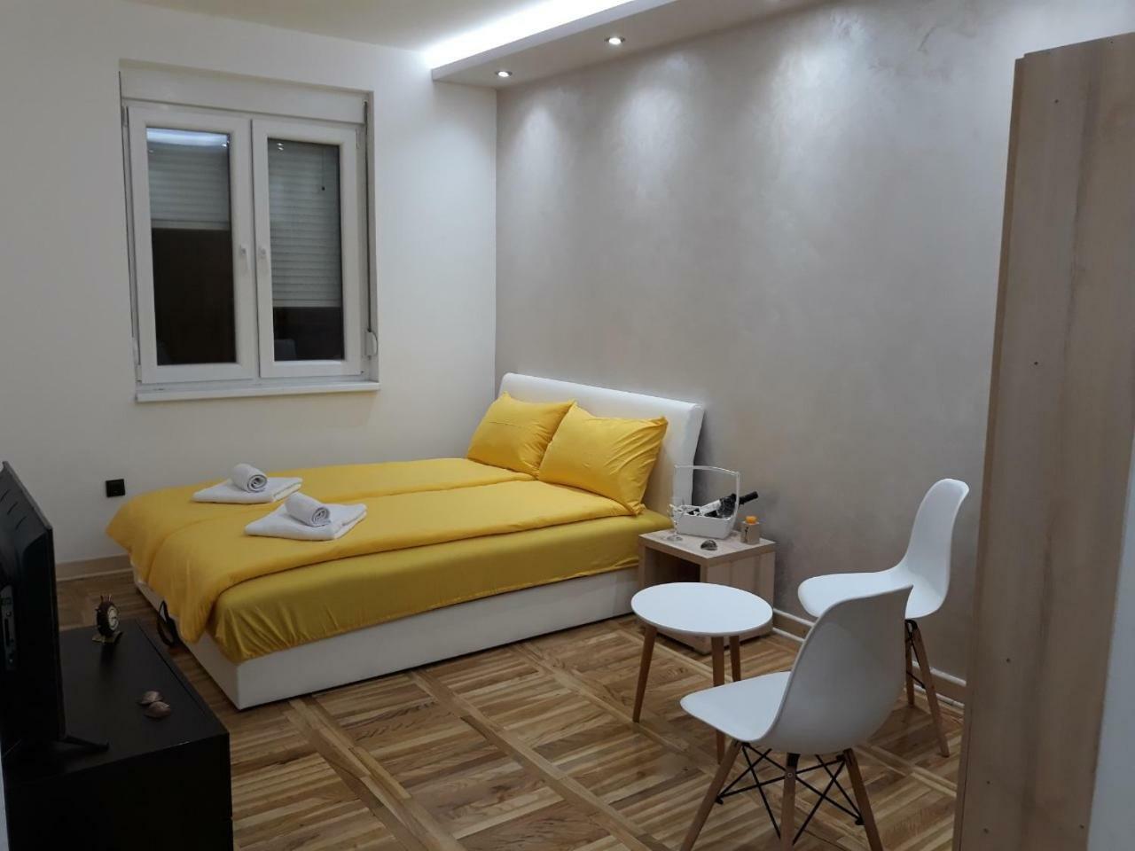 Sweet Yellow Apartment Beograd Ngoại thất bức ảnh