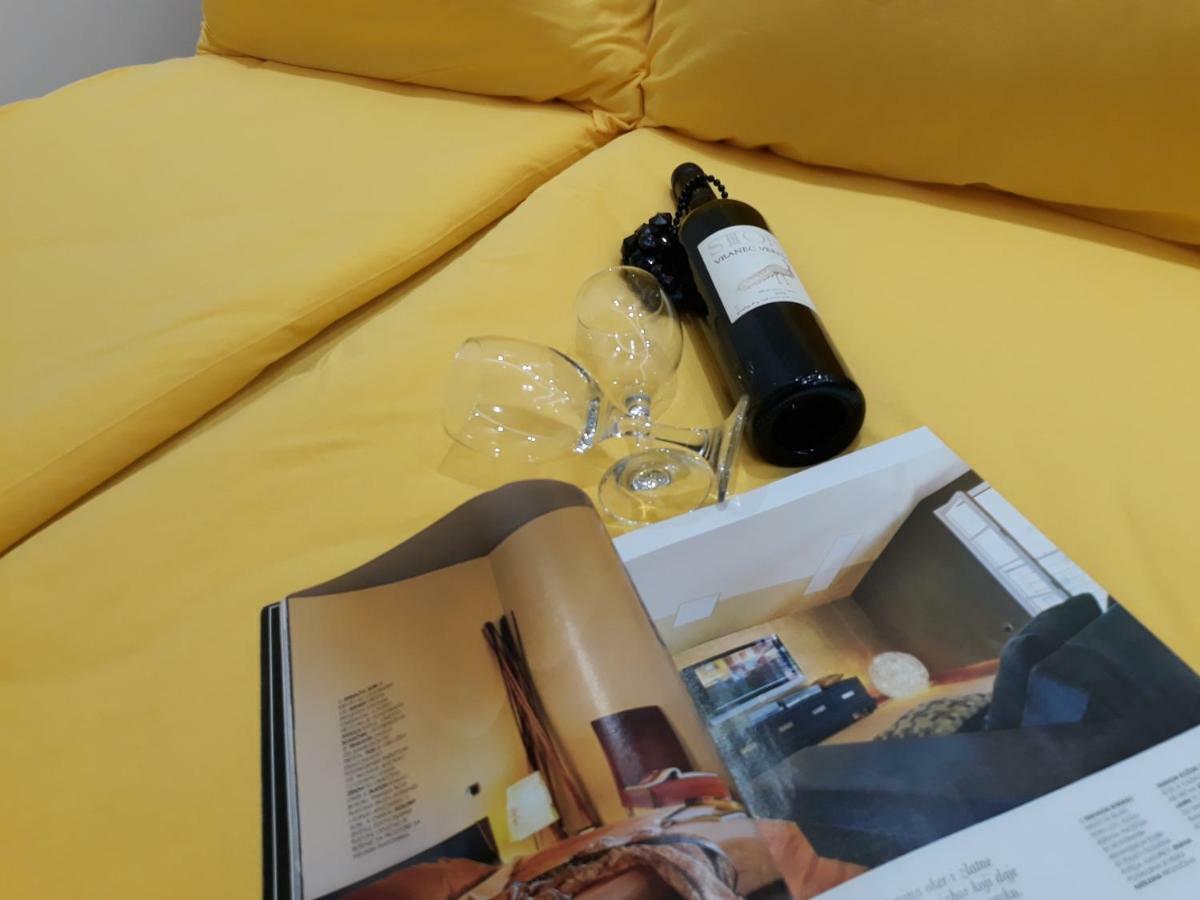 Sweet Yellow Apartment Beograd Ngoại thất bức ảnh