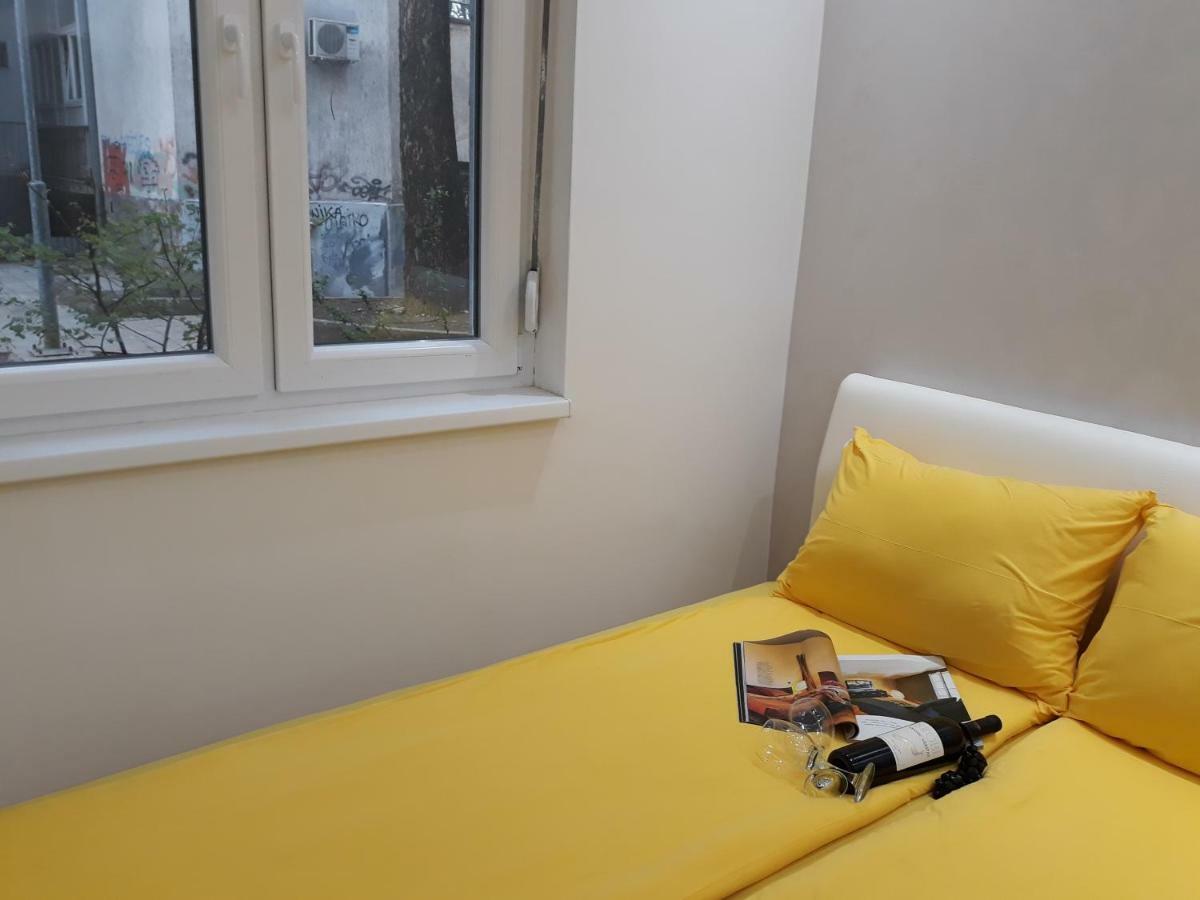Sweet Yellow Apartment Beograd Ngoại thất bức ảnh