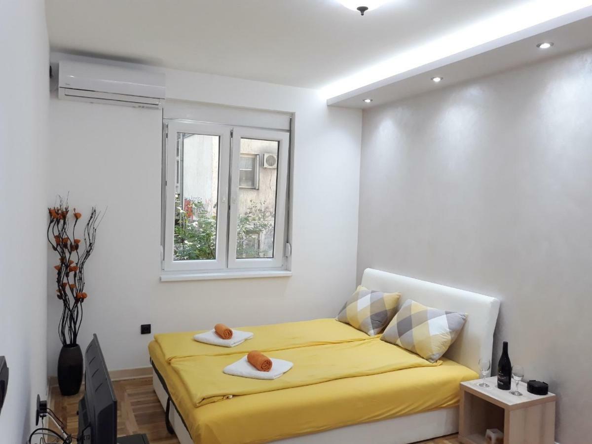 Sweet Yellow Apartment Beograd Ngoại thất bức ảnh